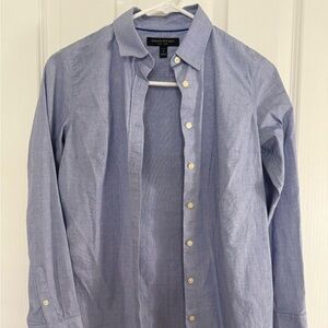 Banana Republic Women’s light Blue Button-Up Shirt sz 0 petite